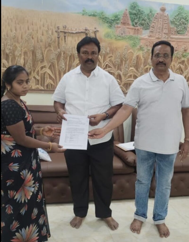 ప్రమాదవశాత్తు విద్యుత్ షాక్ తో మరణించిన కుటుంబానికి ఆర్థిక సహాయం అందించిన ఎమ్మెల్యే..